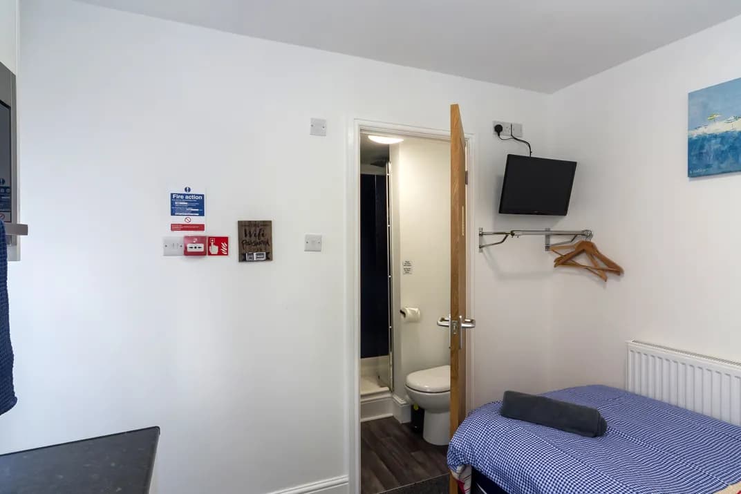 property photo 11 of 40