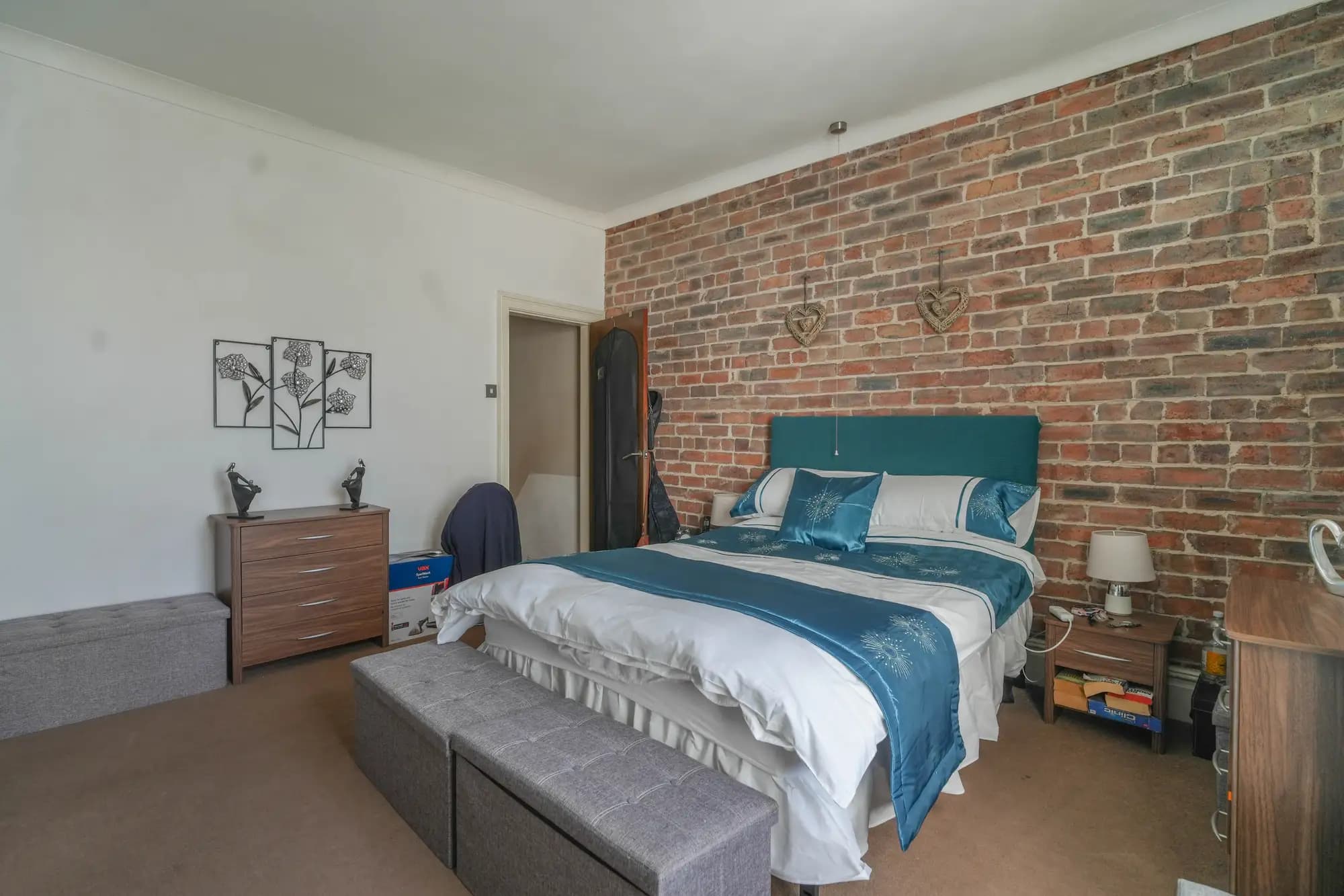 property photo 11 of 17