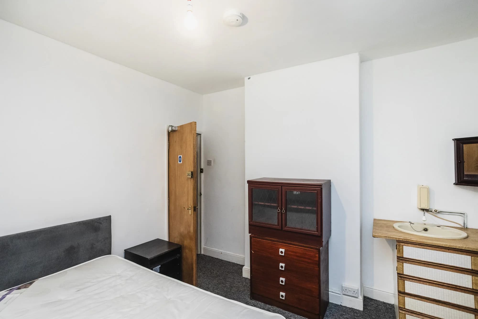 property photo 20 of 34