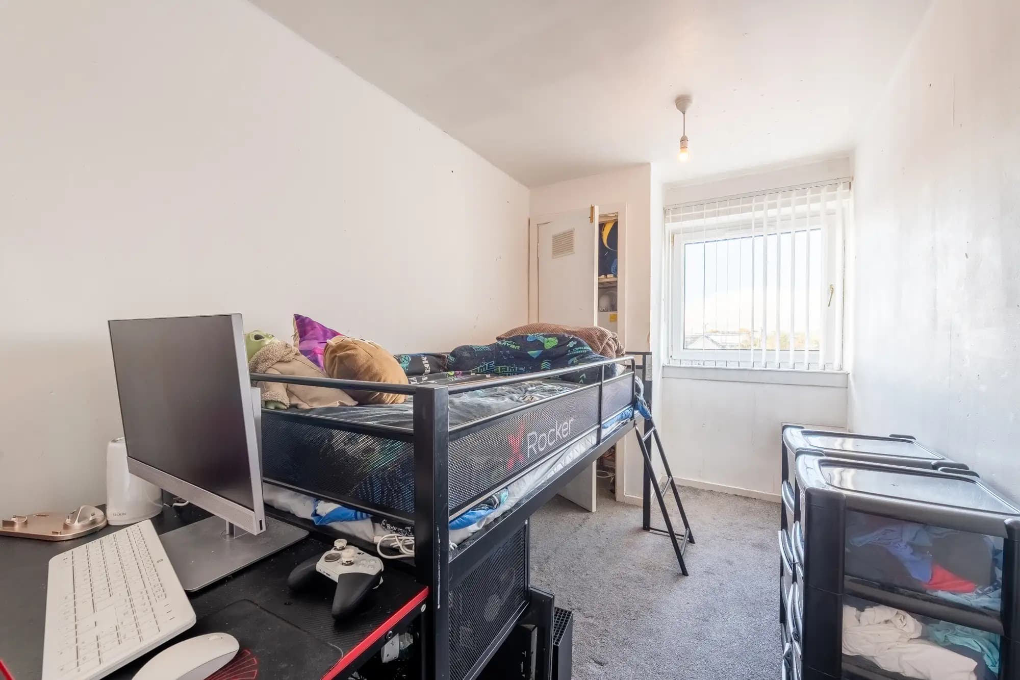 property photo 21 of 37