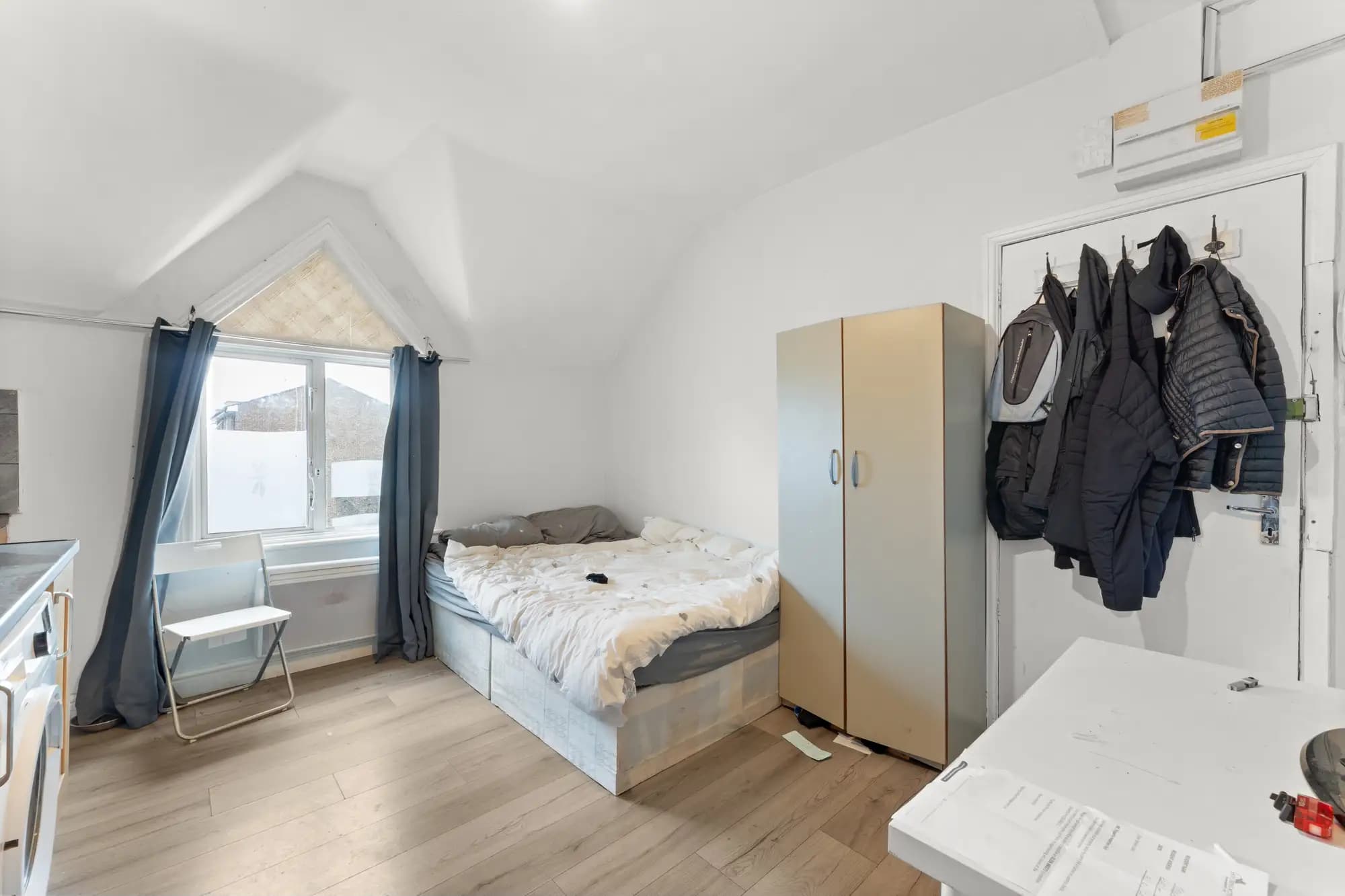 property photo 7 of 11