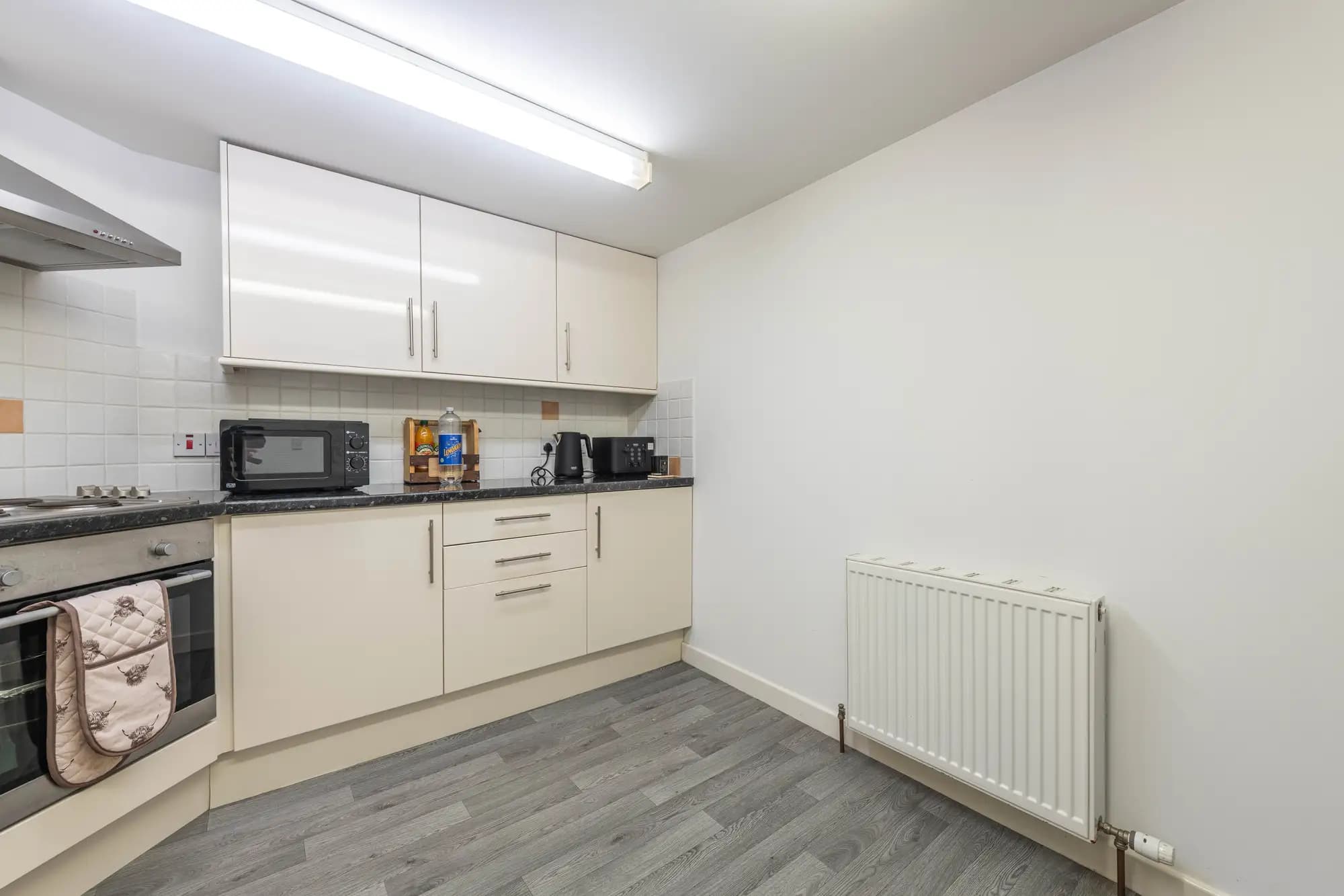 property photo 5 of 15