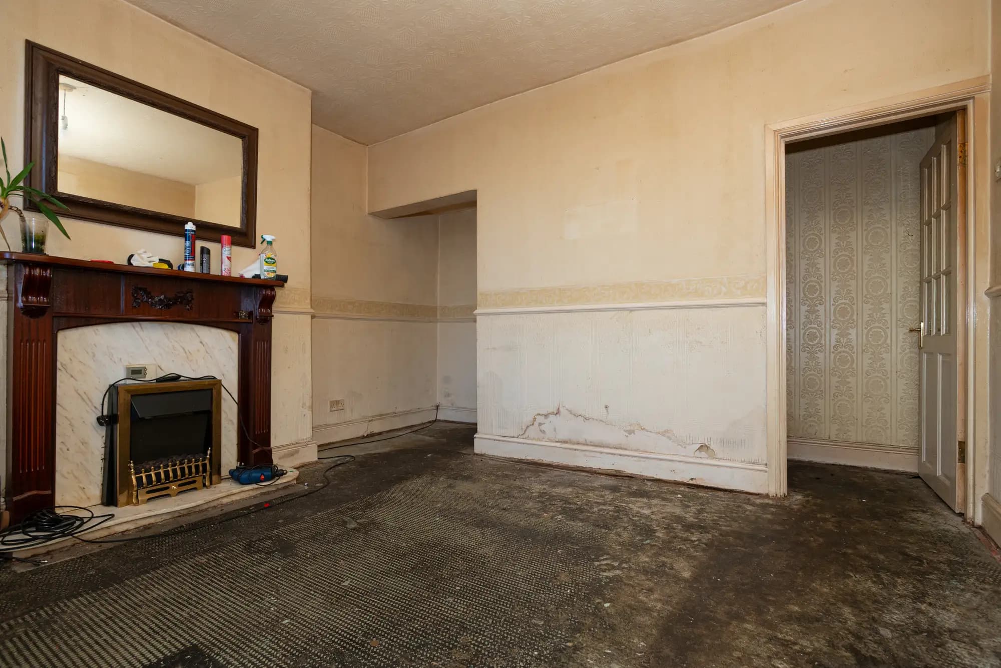 property photo 4 of 17