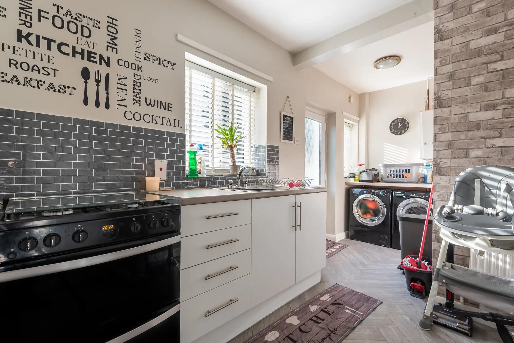 property photo 5 of 27