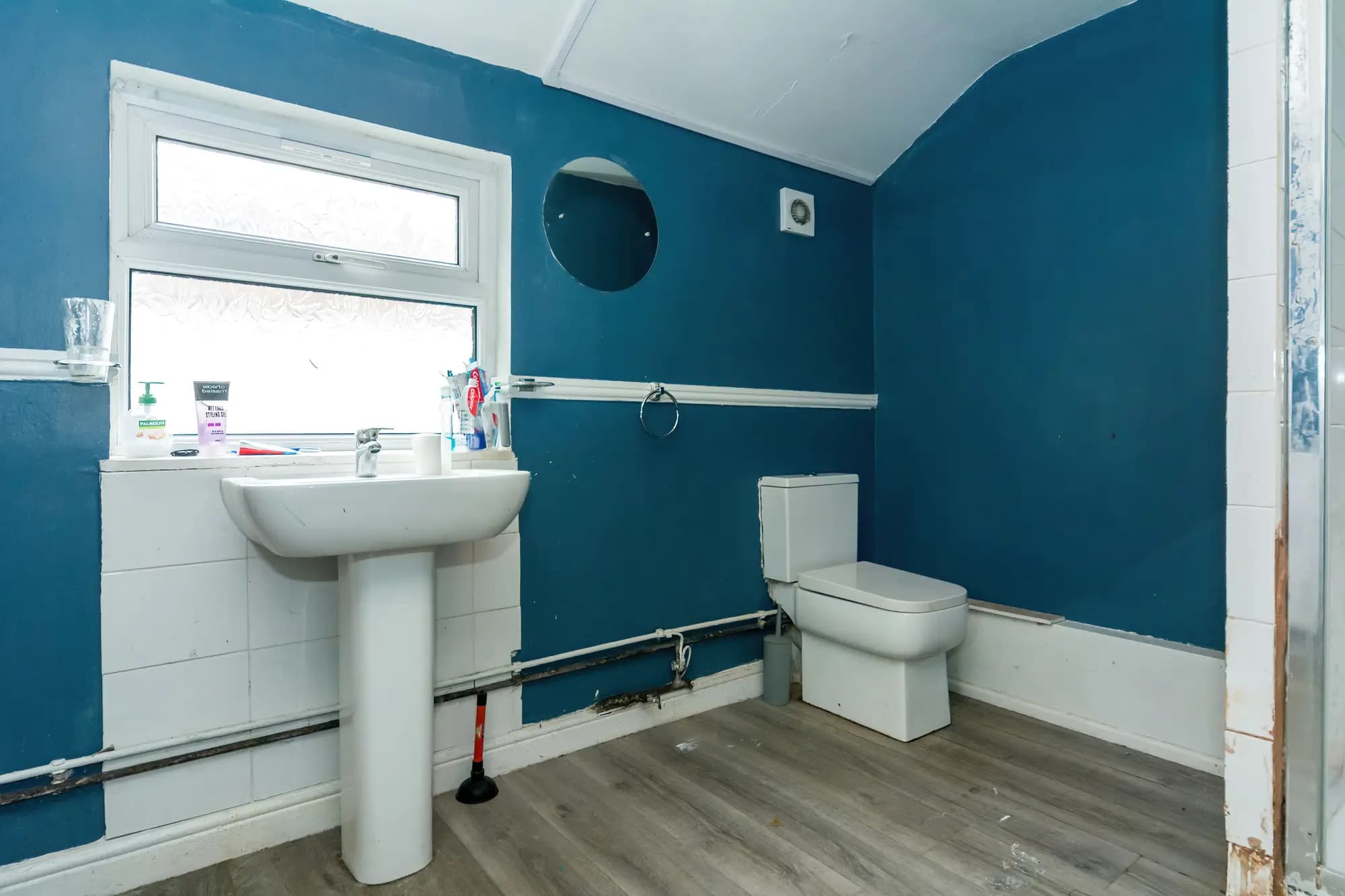 property photo 9 of 18