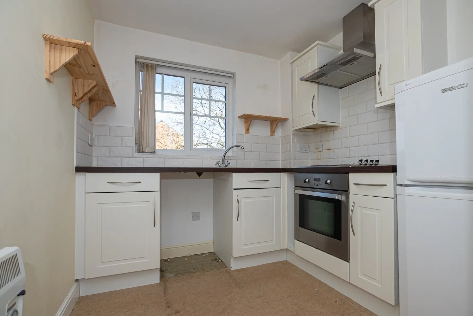 property photo 5 of 15