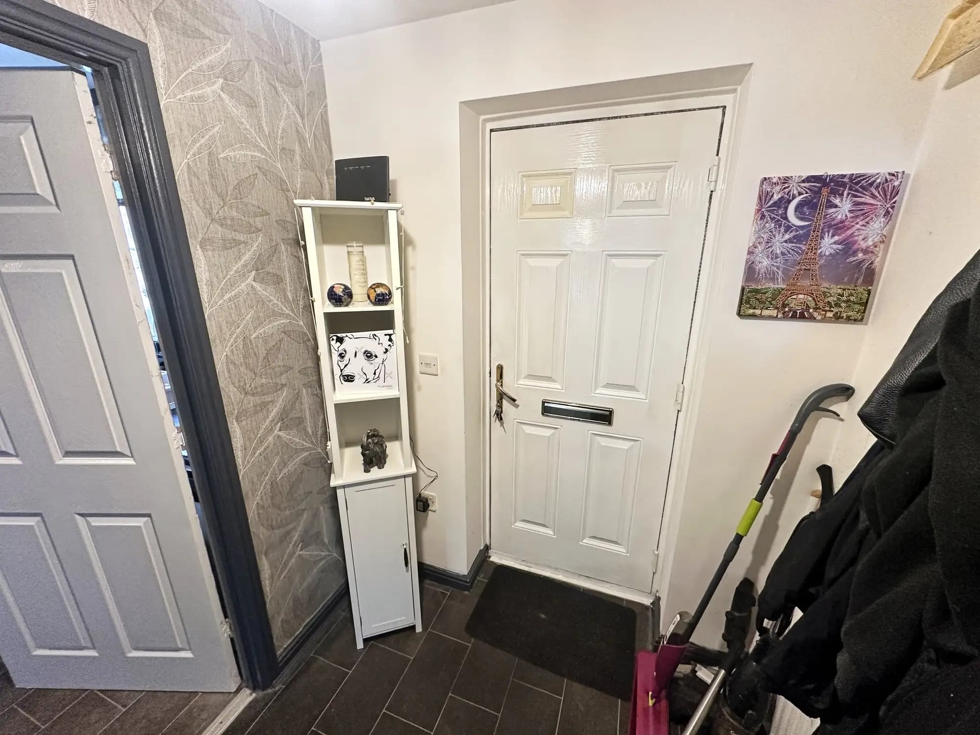 property photo 11 of 27
