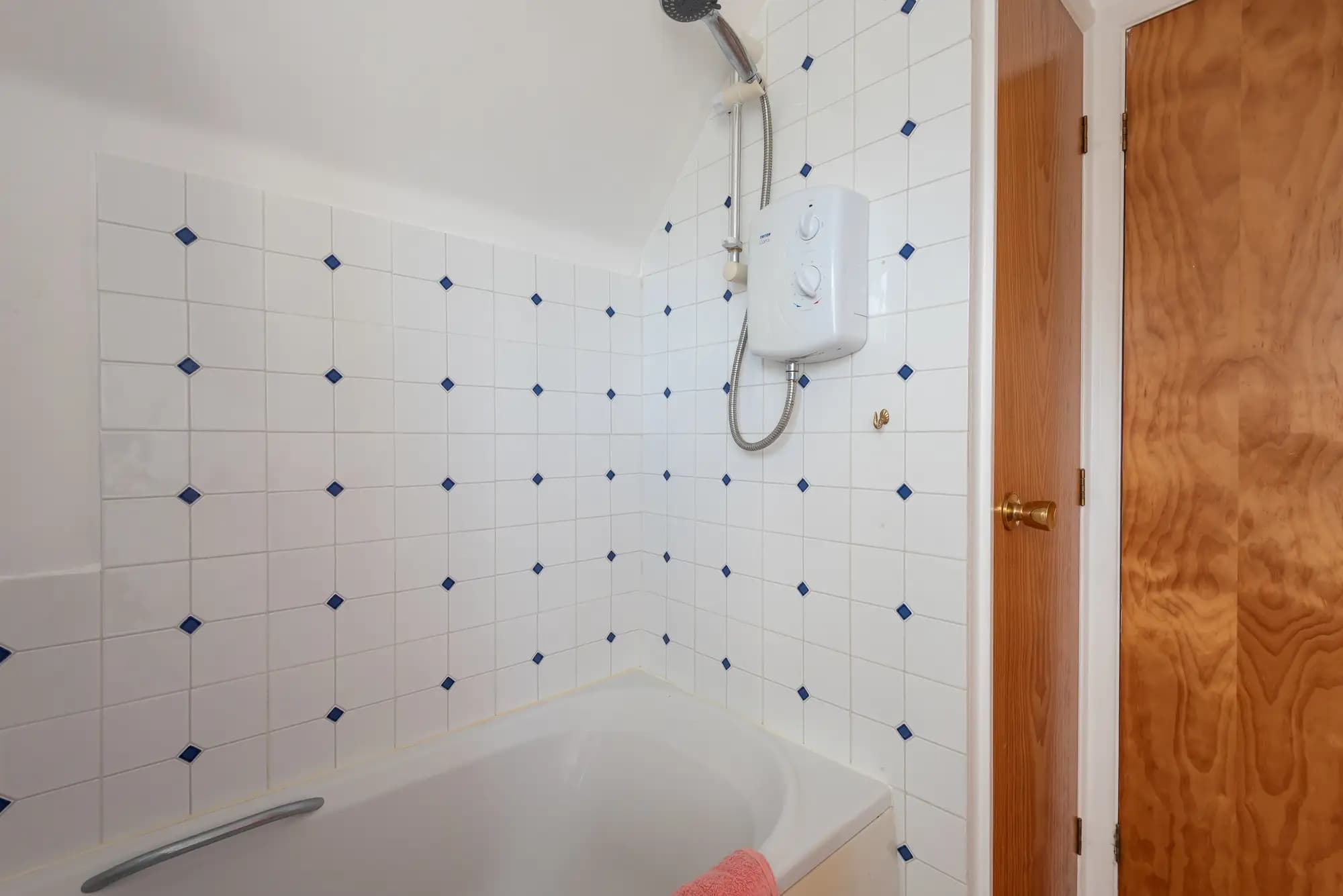 property photo 10 of 18