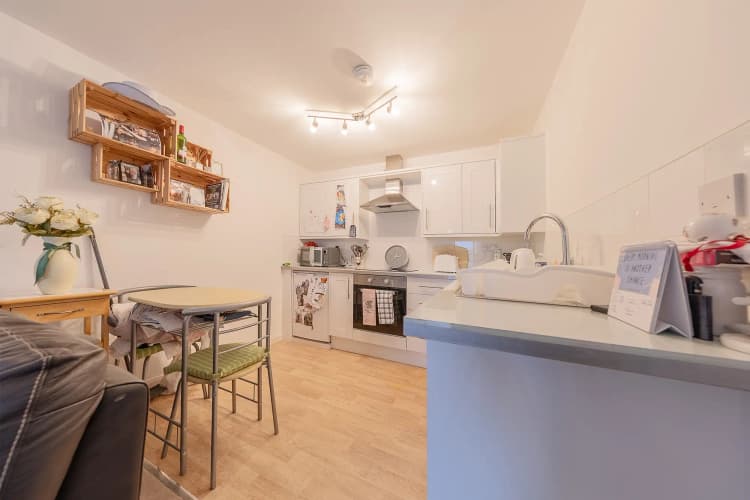 property photo 6 of 15