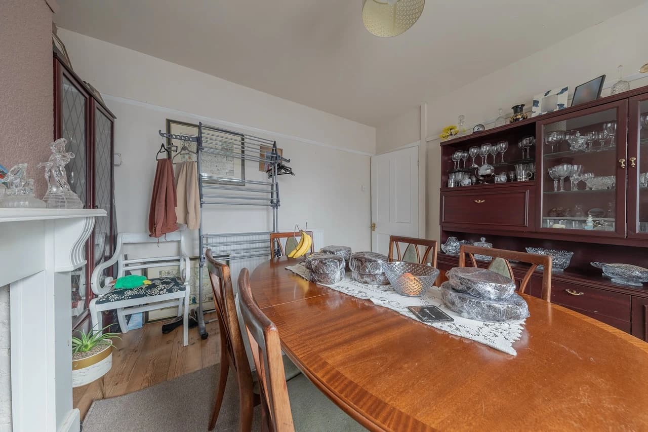 property photo 6 of 28