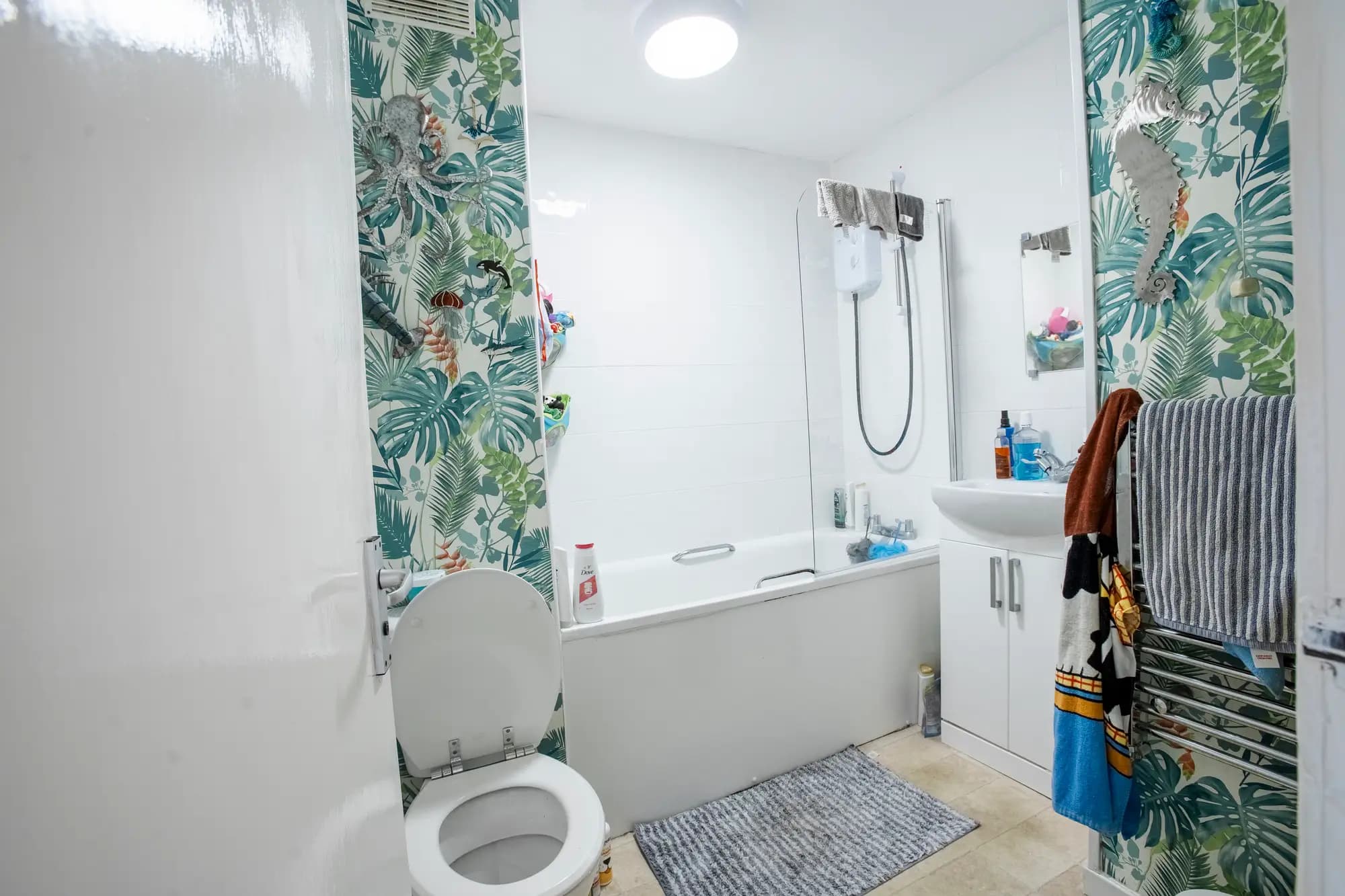 property photo 5 of 11