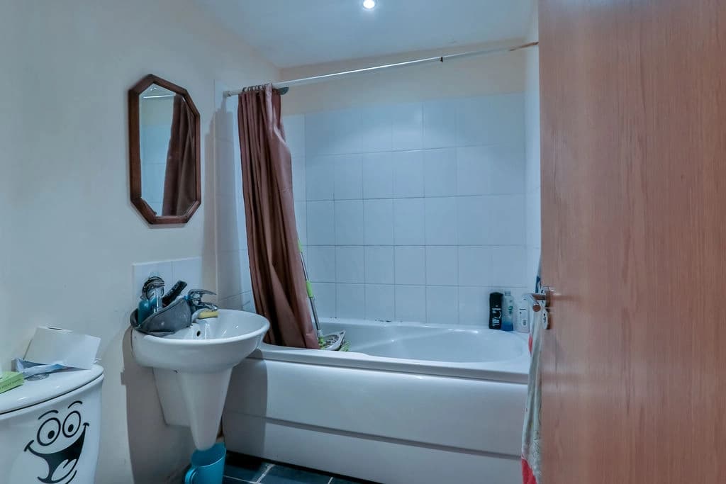 property photo 4 of 12