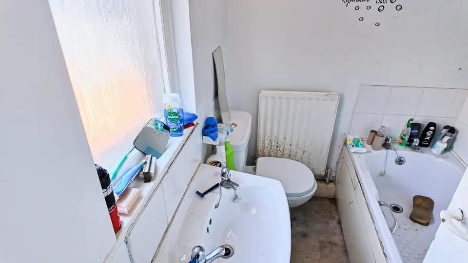 property photo 5 of 9