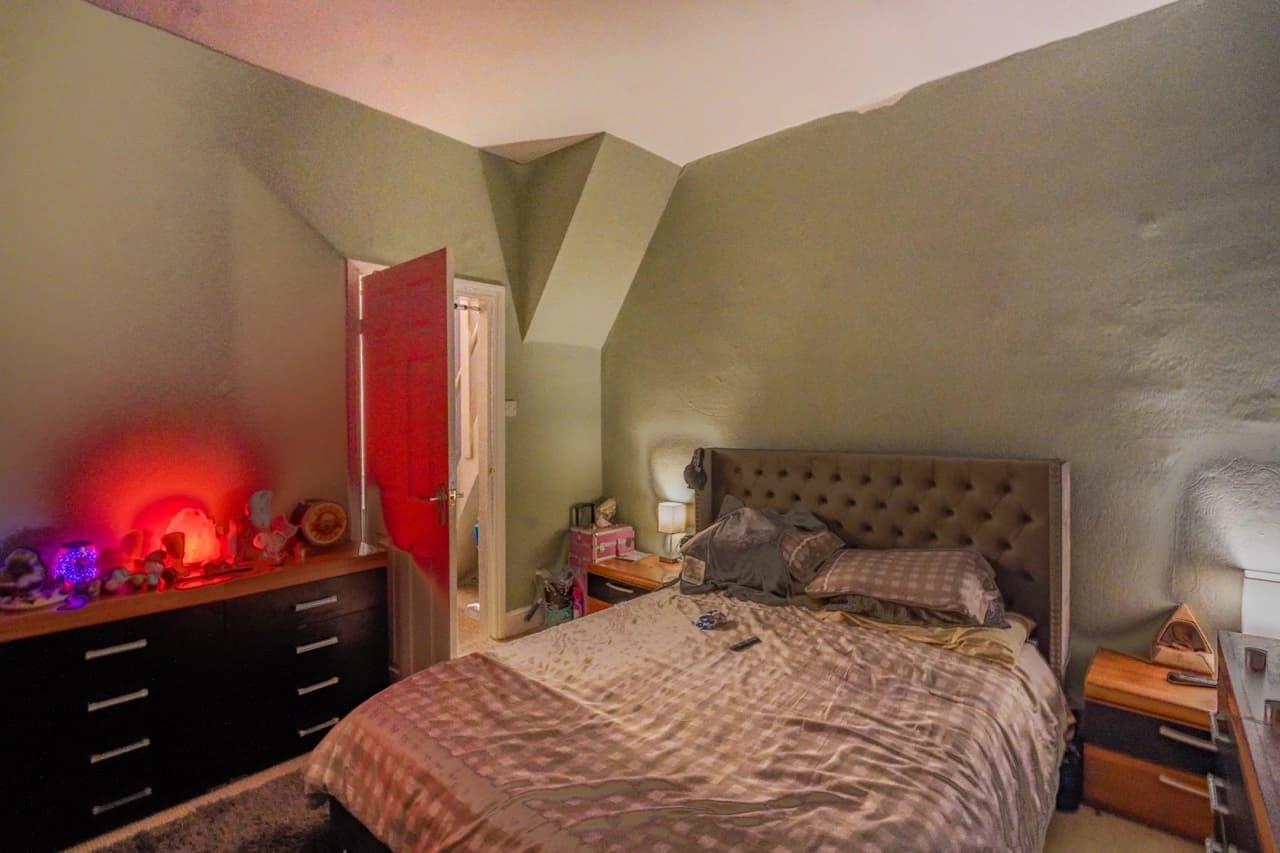 property photo 11 of 24