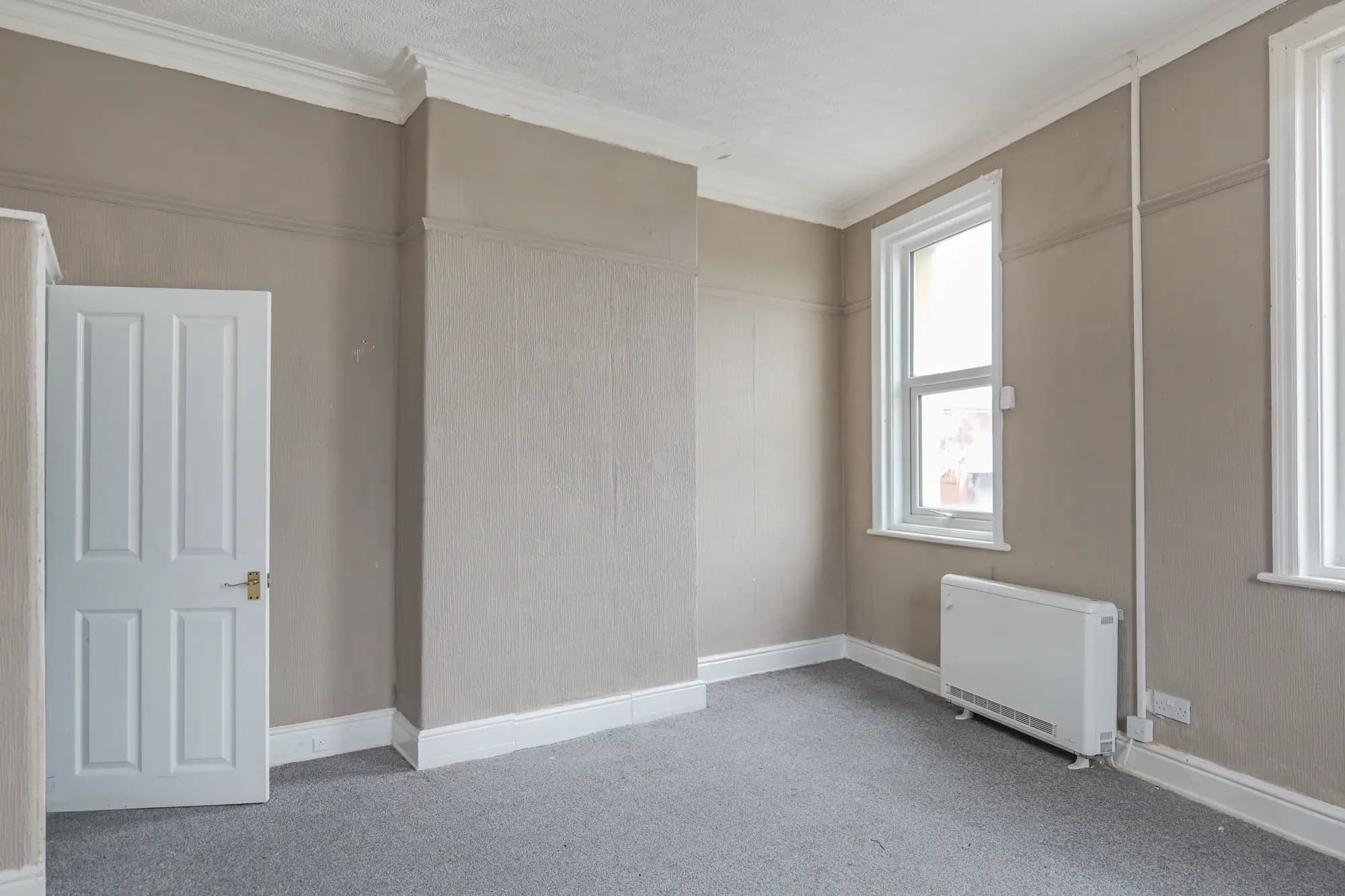 property photo 18 of 32