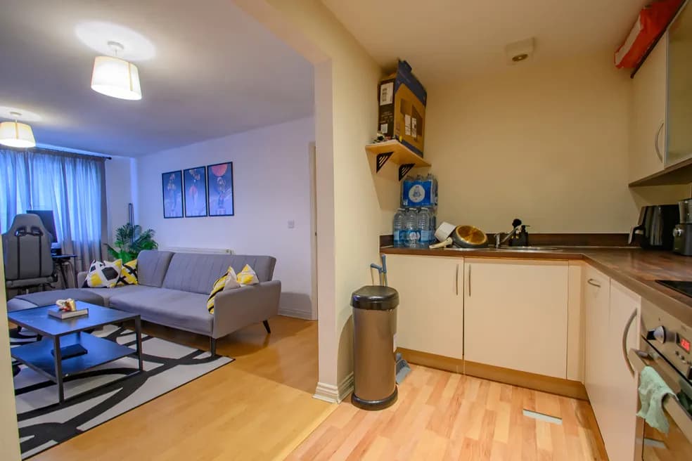 property photo 6 of 17