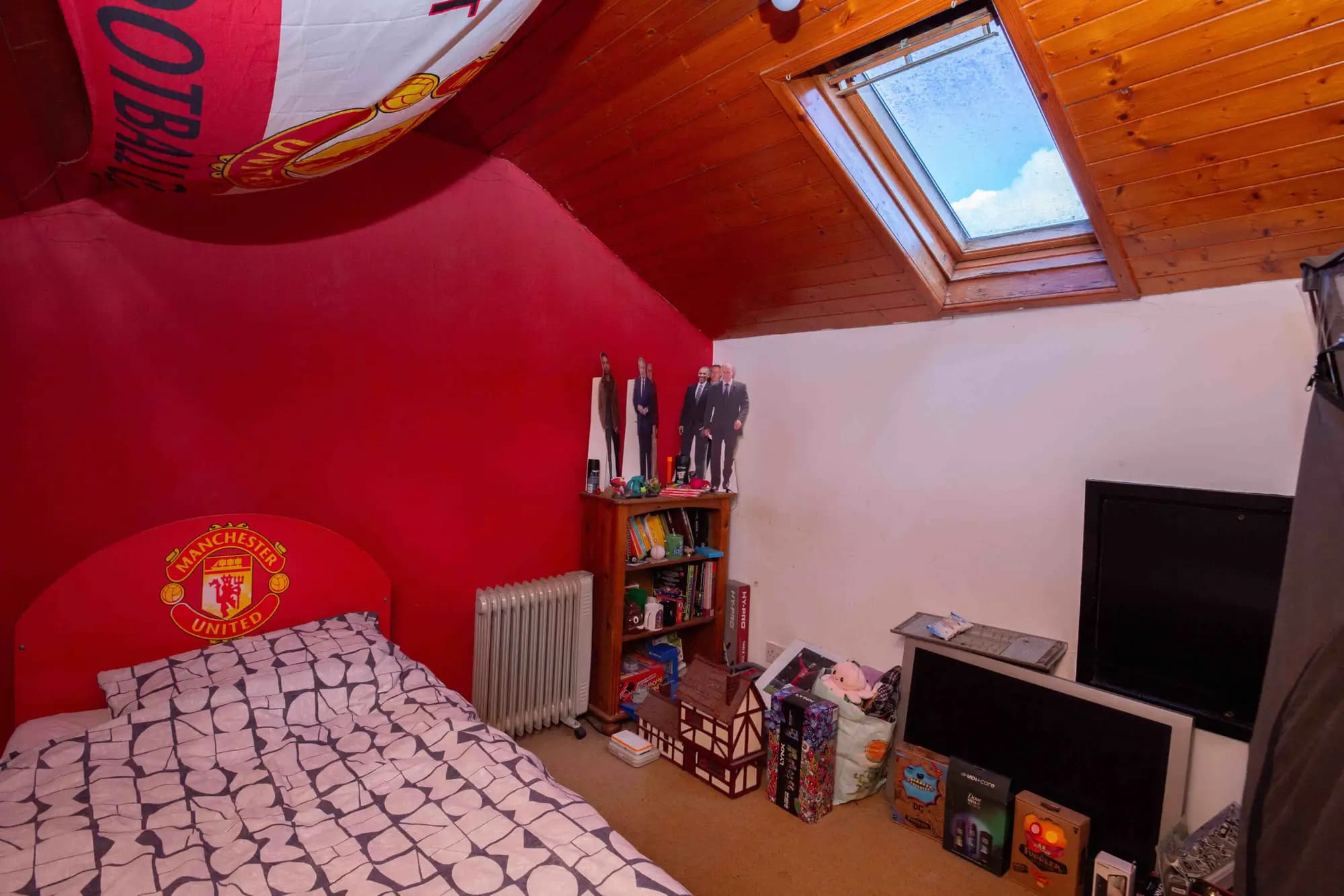 property photo 10 of 17