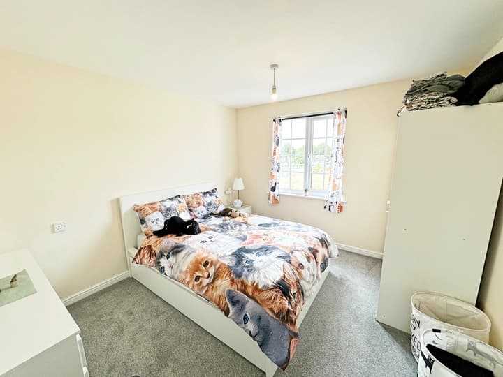 property photo 10 of 18
