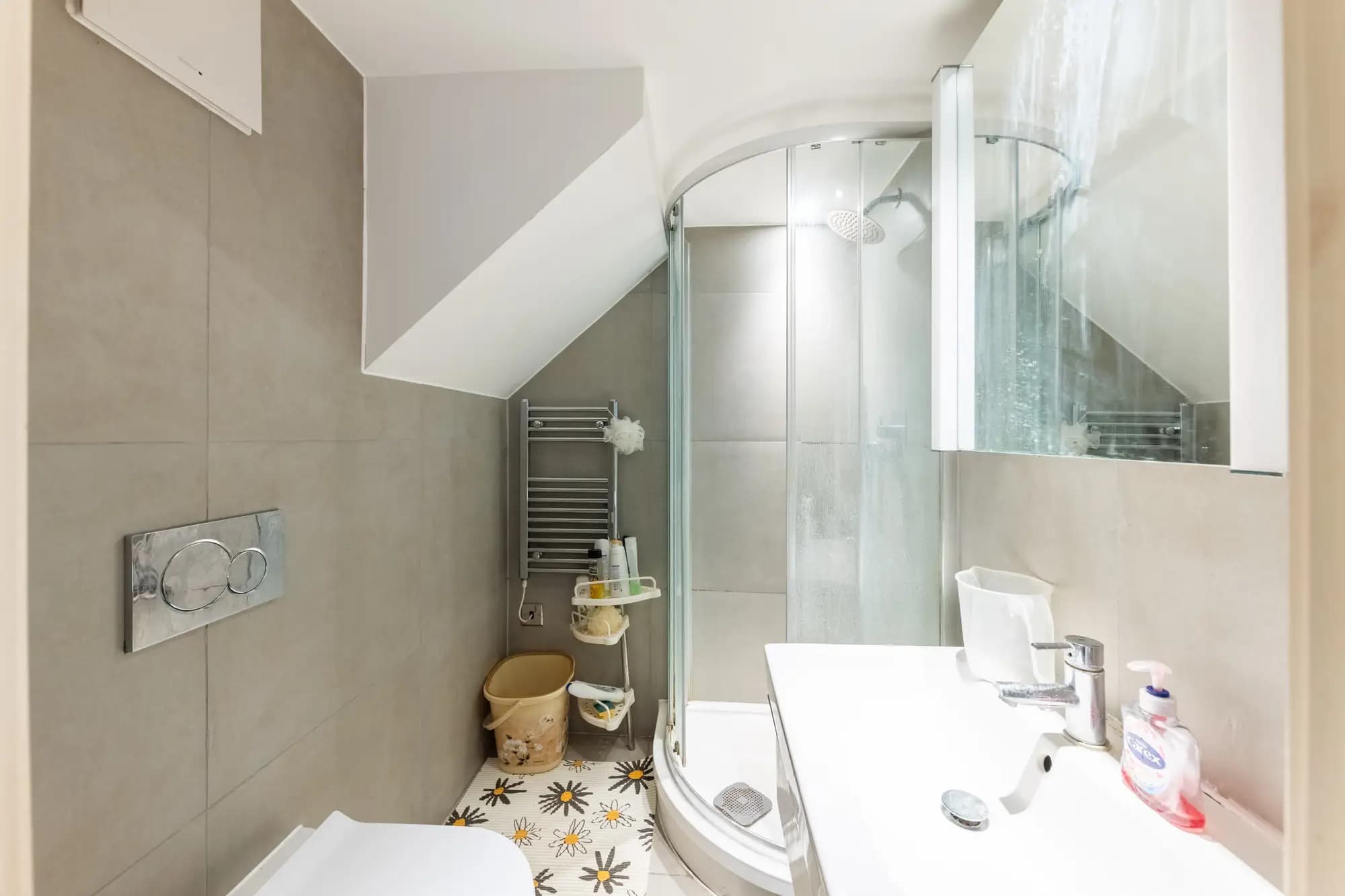 property photo 7 of 19