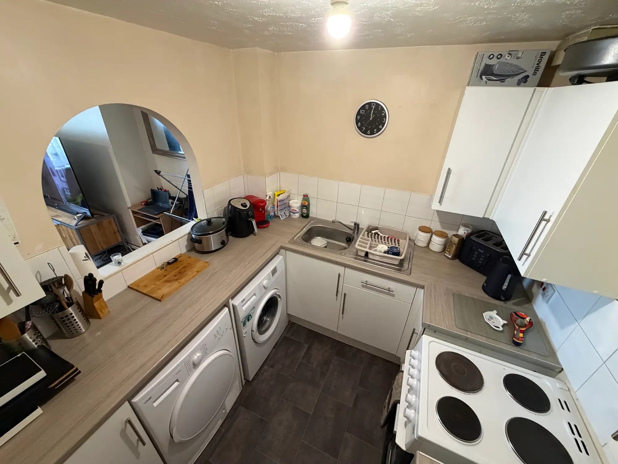 property photo 5 of 16