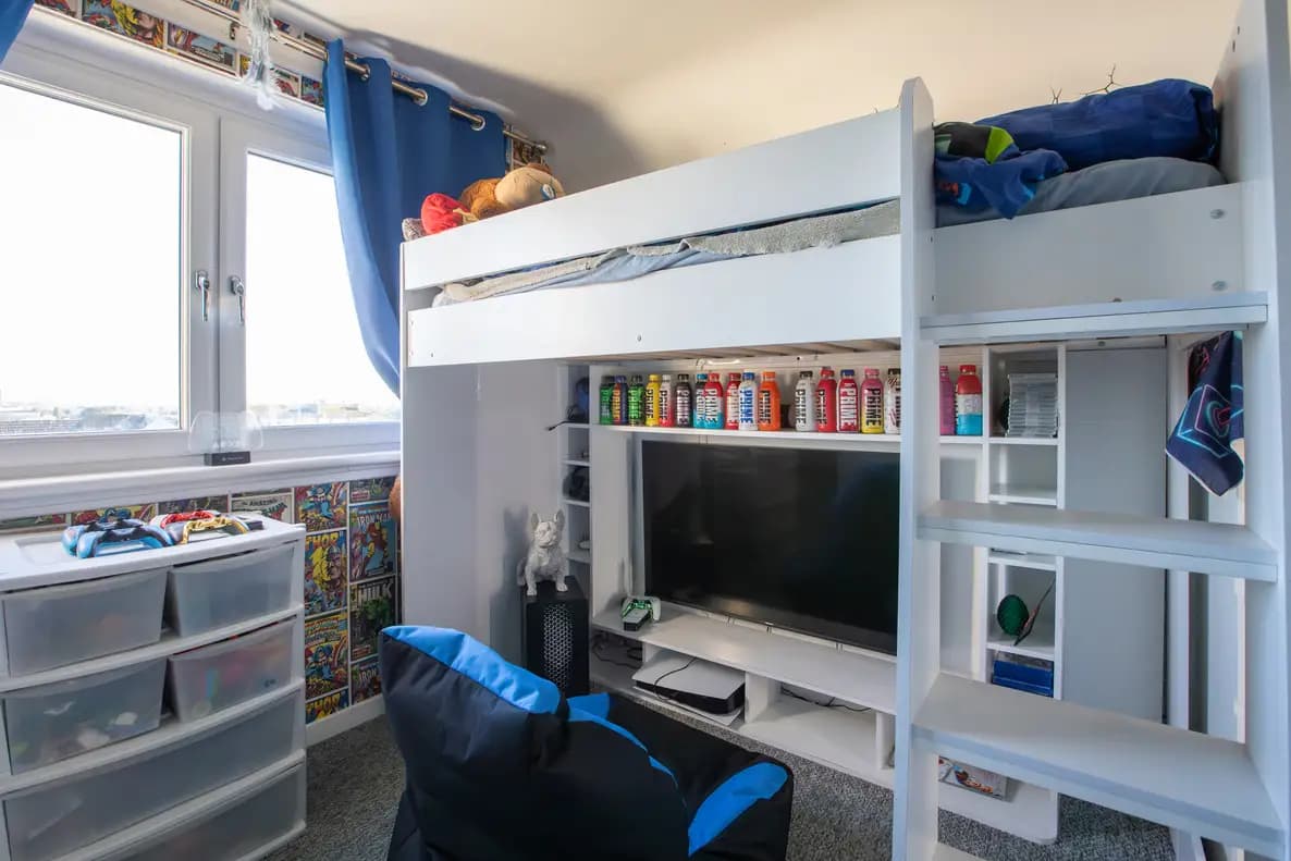 property photo 16 of 35