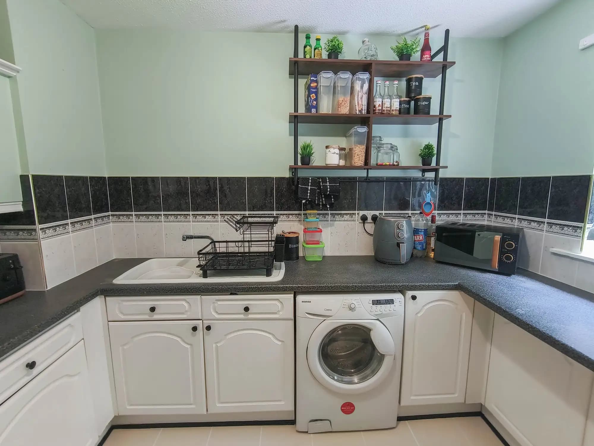 property photo 4 of 12