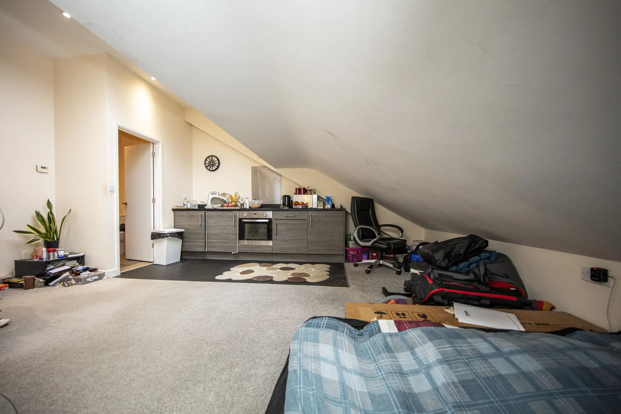 property photo 9 of 12