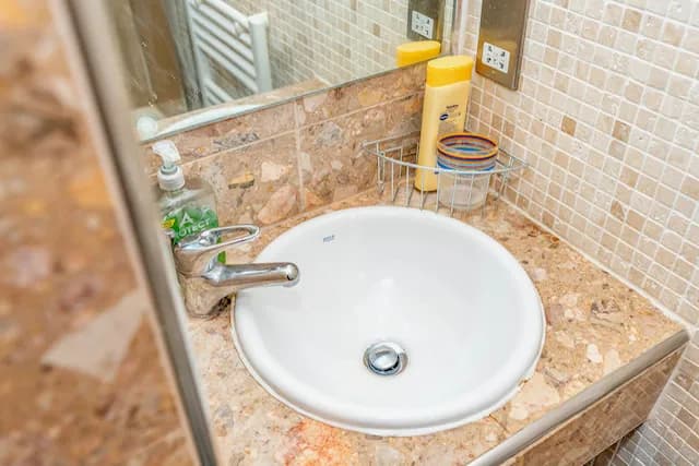 property photo 18 of 39