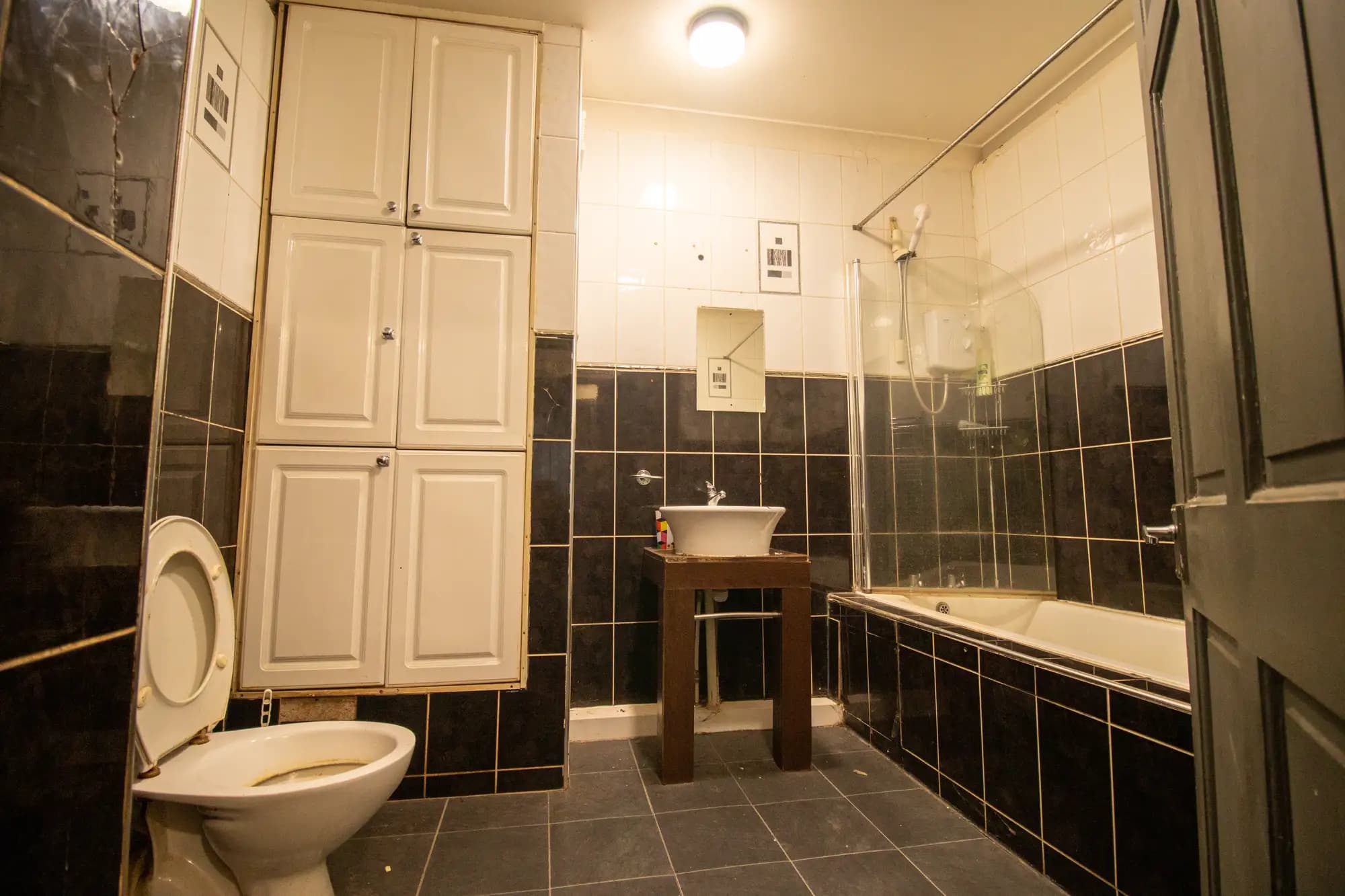 property photo 5 of 12
