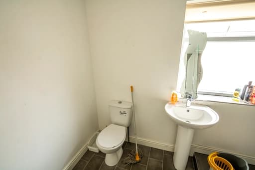 property photo 7 of 30