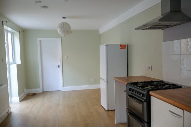 property photo 11 of 37