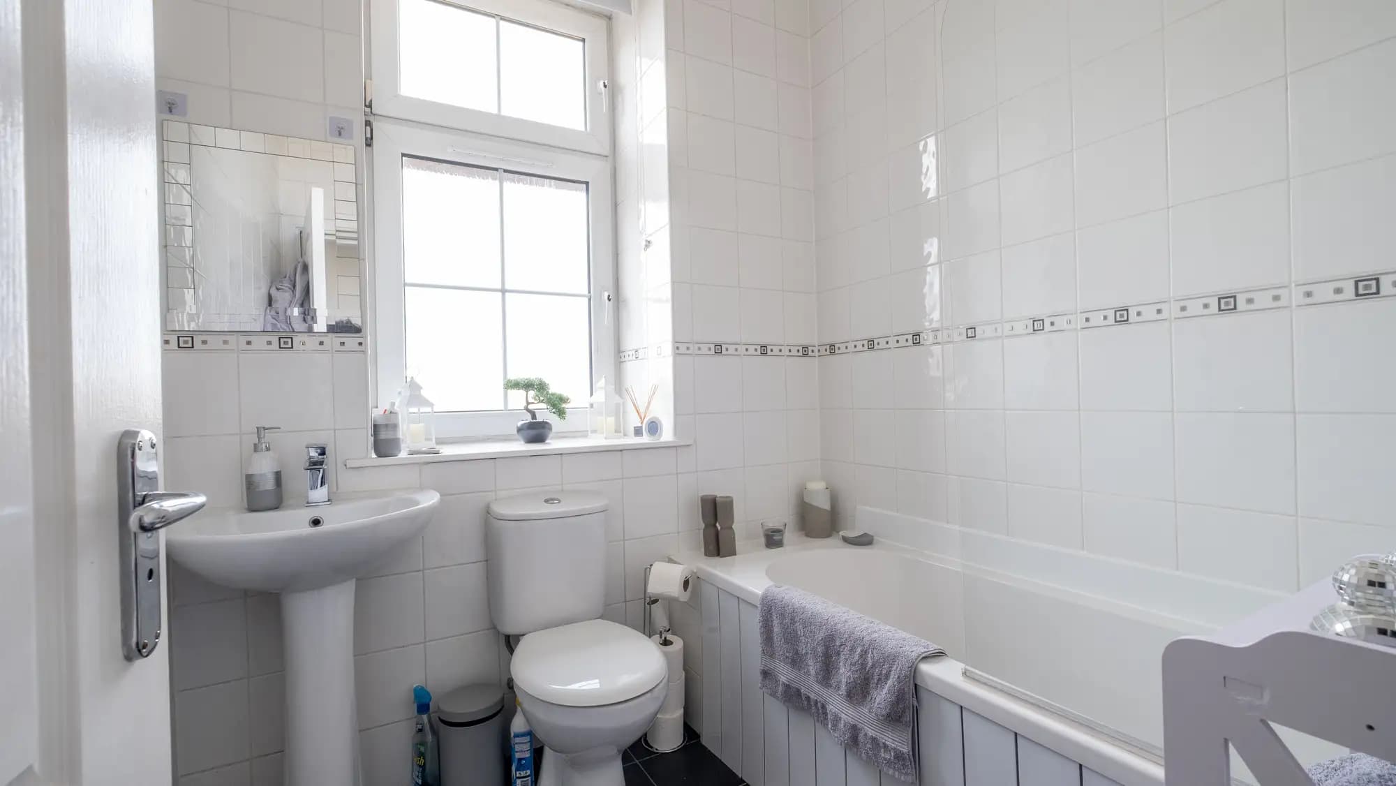 property photo 8 of 16