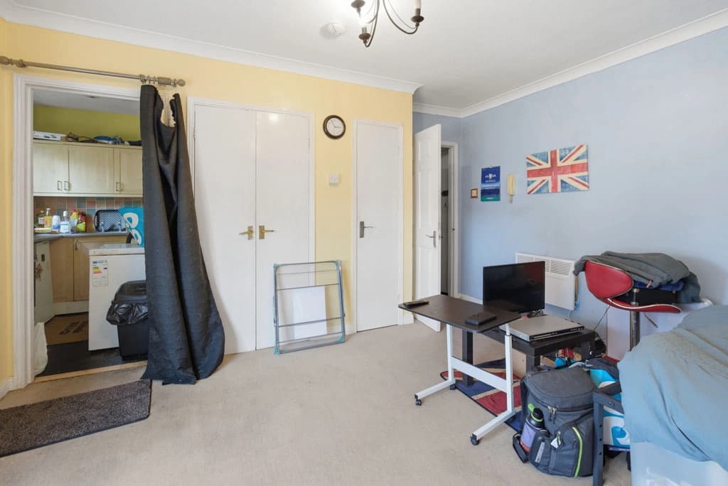 property photo 4 of 11