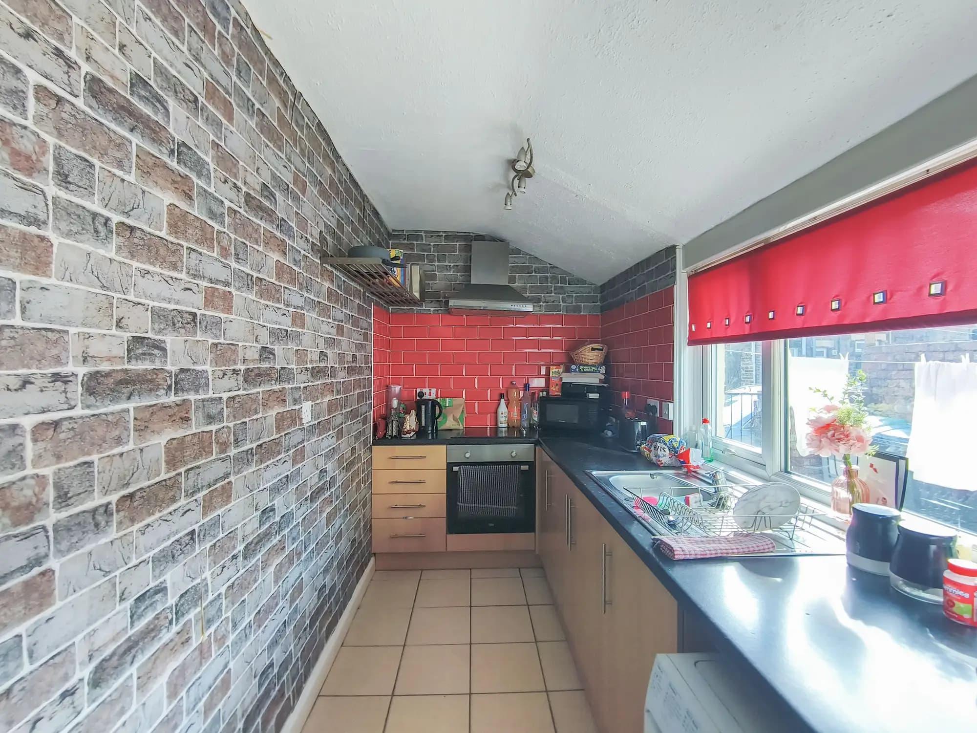 property photo 8 of 16