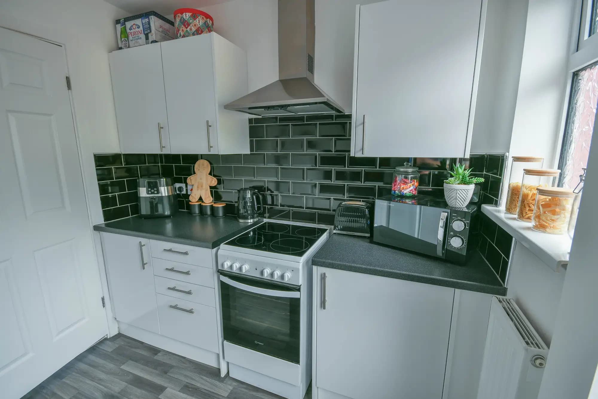 property photo 6 of 14