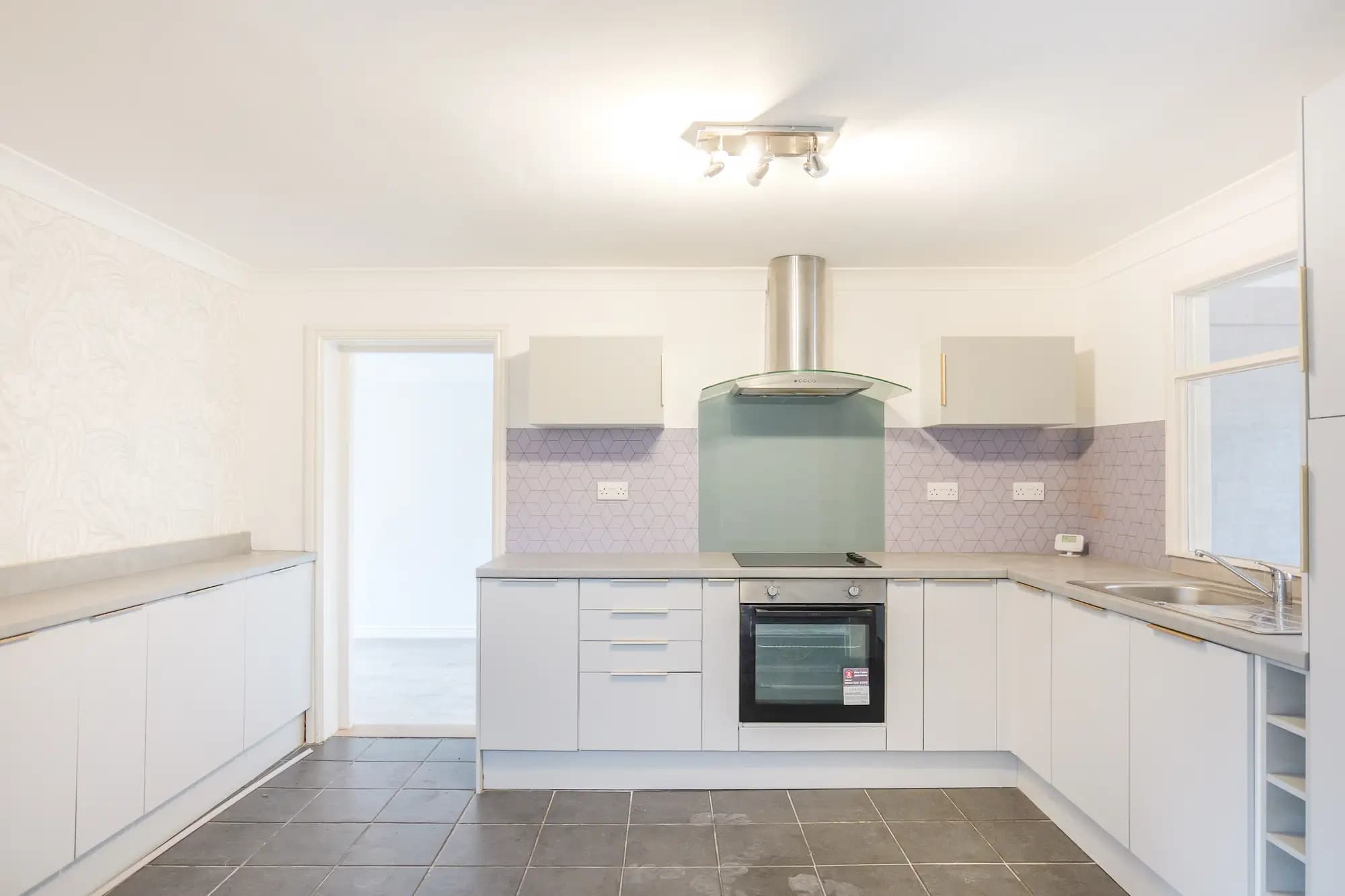 property photo 4 of 16