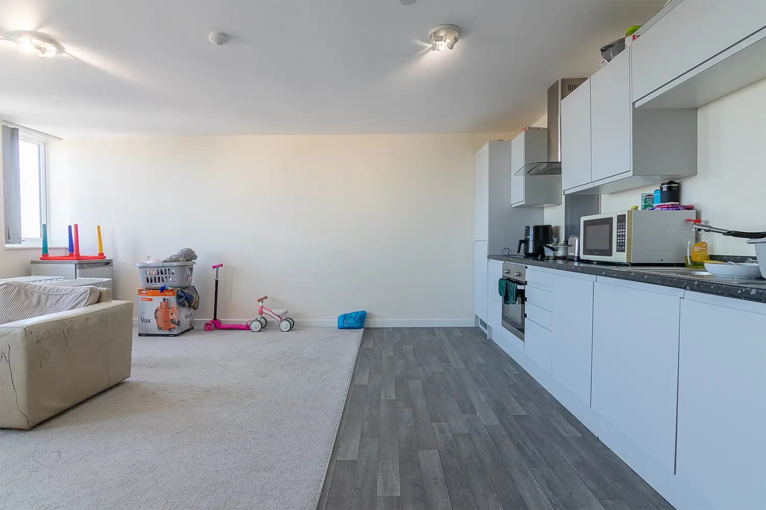 property photo 4 of 28