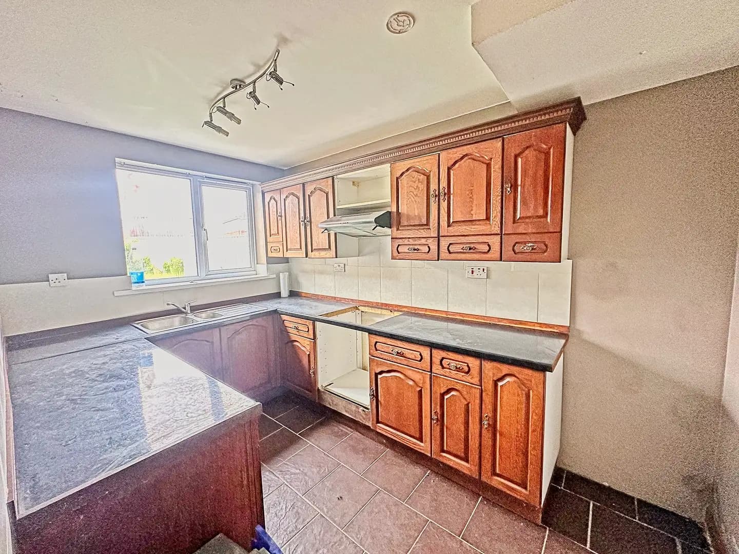 property photo 6 of 24