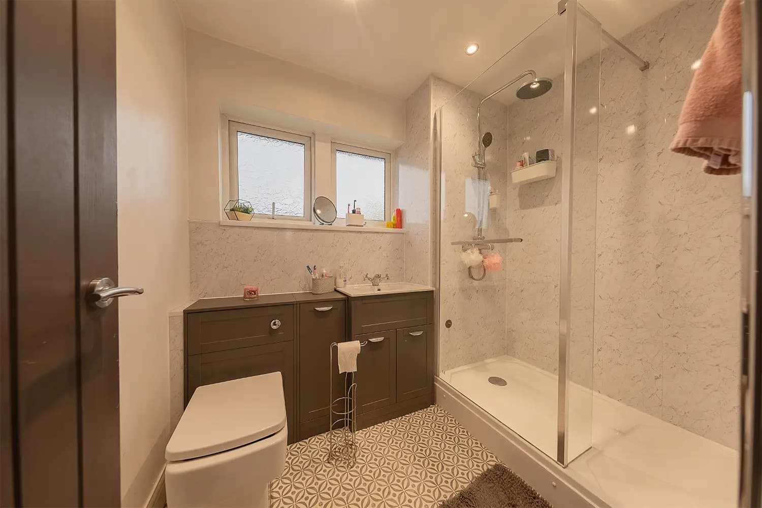 property photo 8 of 17