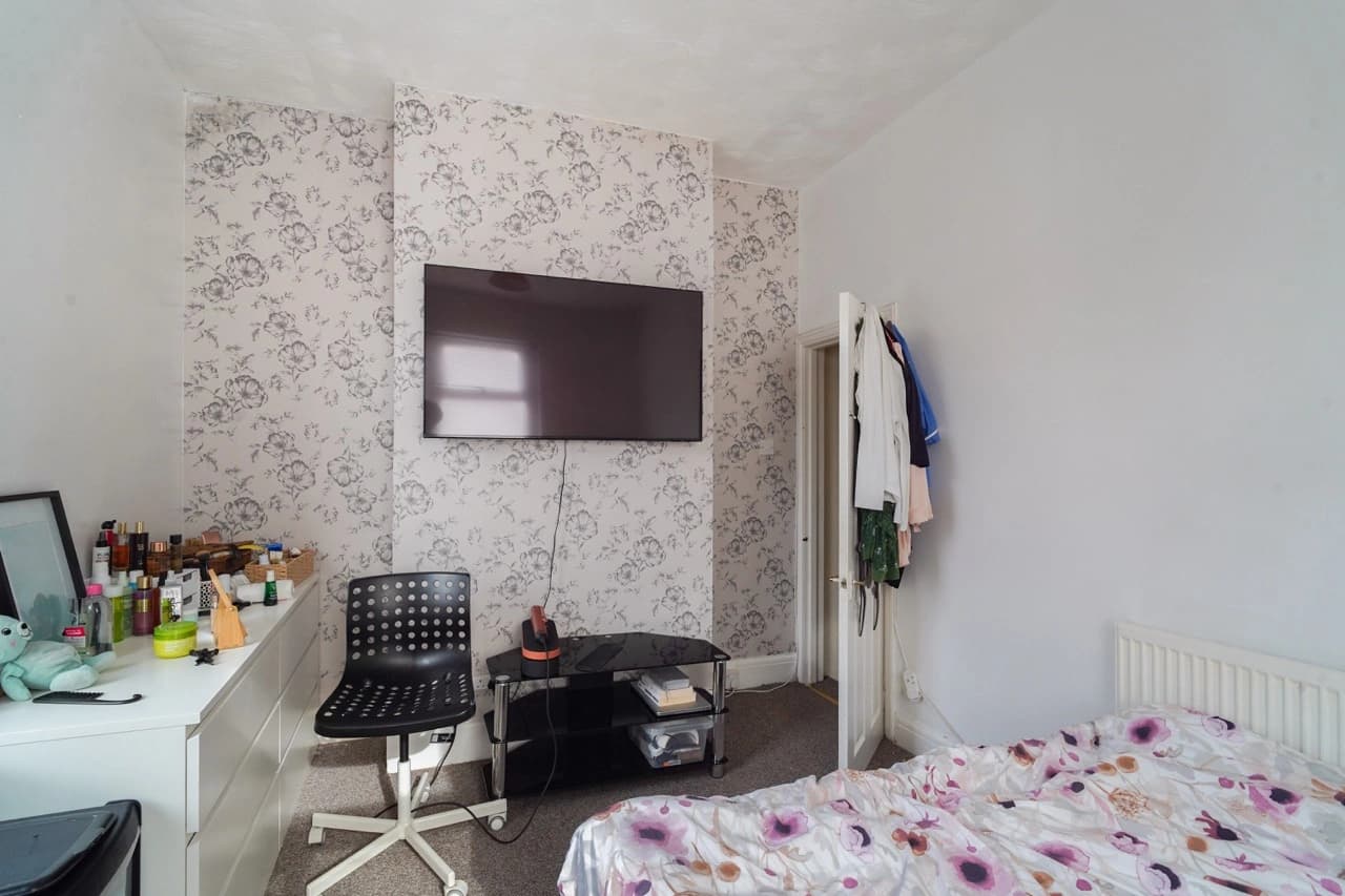 property photo 13 of 24