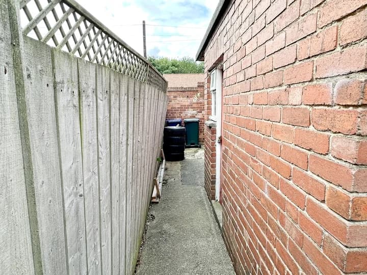 property photo 21 of 25