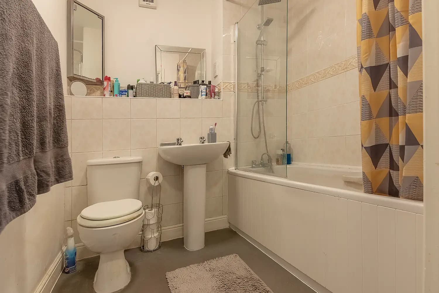 property photo 9 of 17