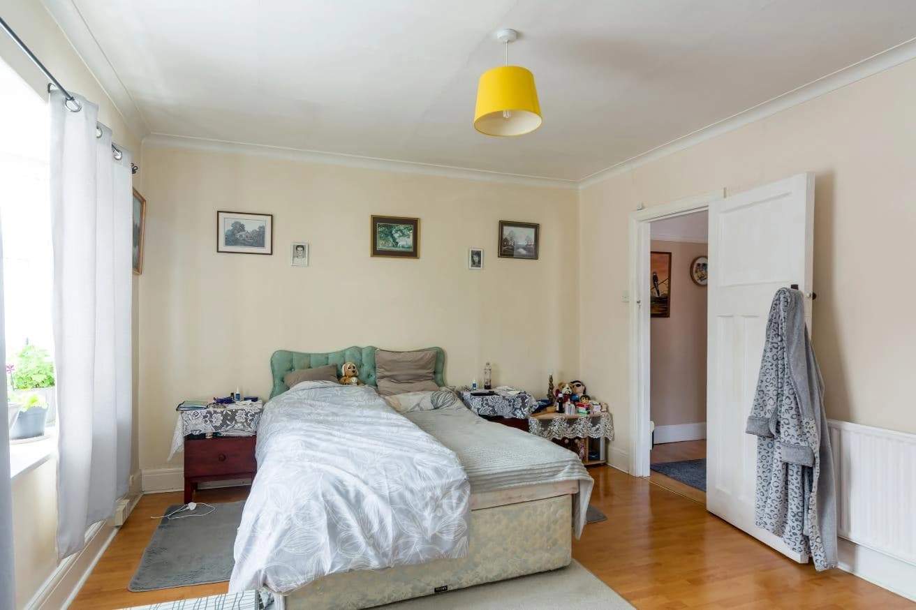 property photo 10 of 18