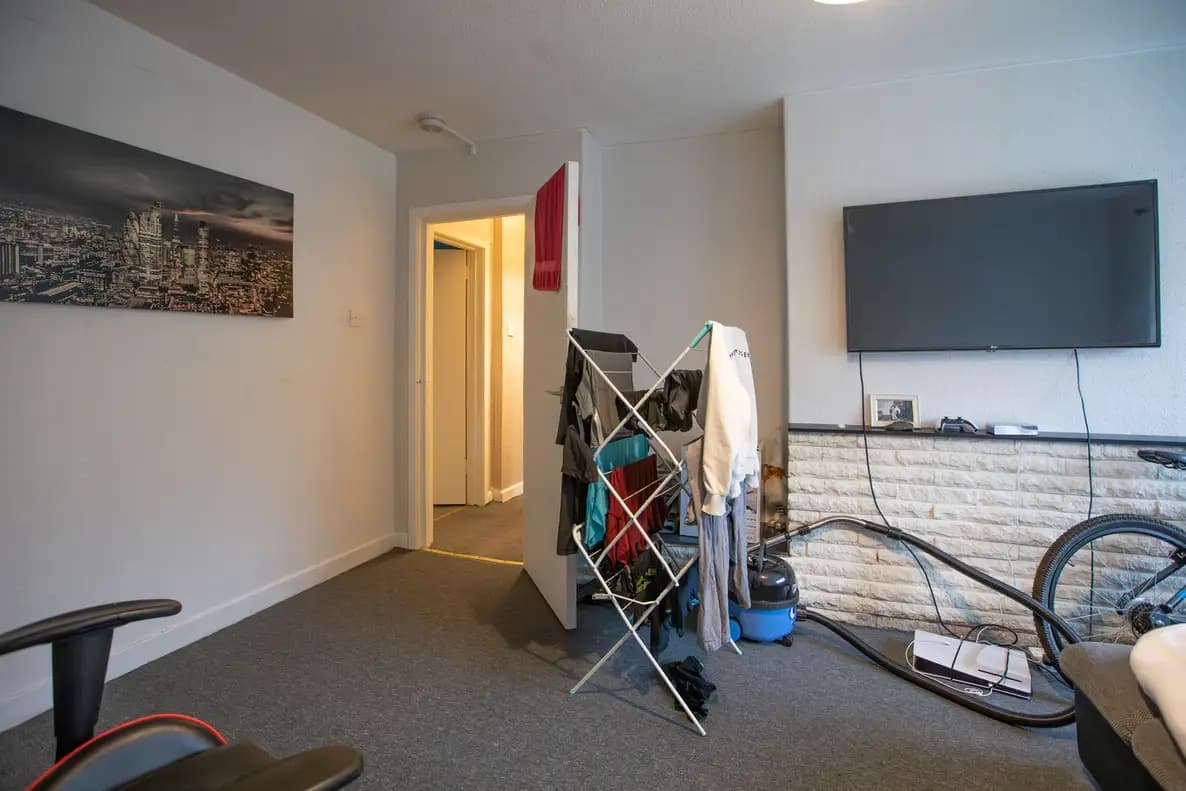 property photo 6 of 23