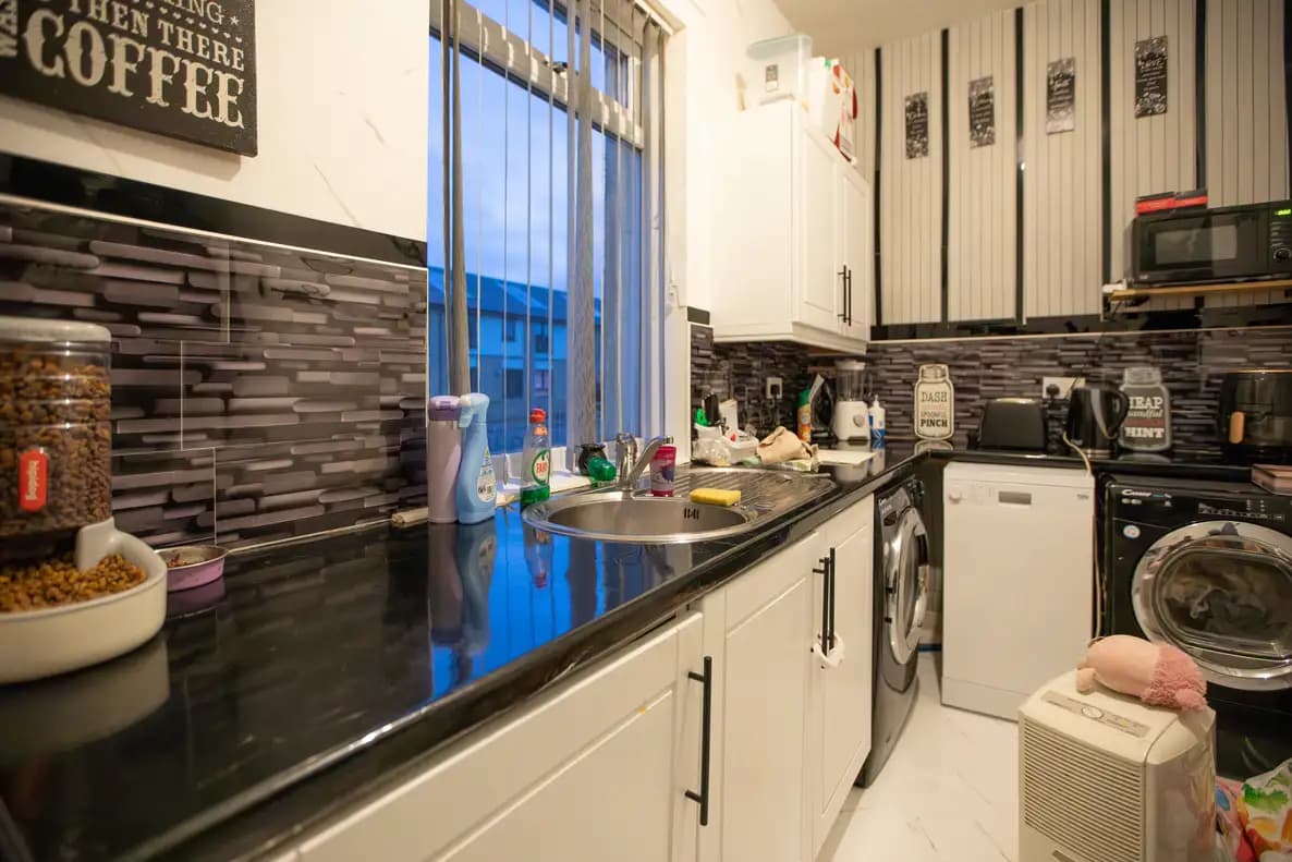 property photo 7 of 28