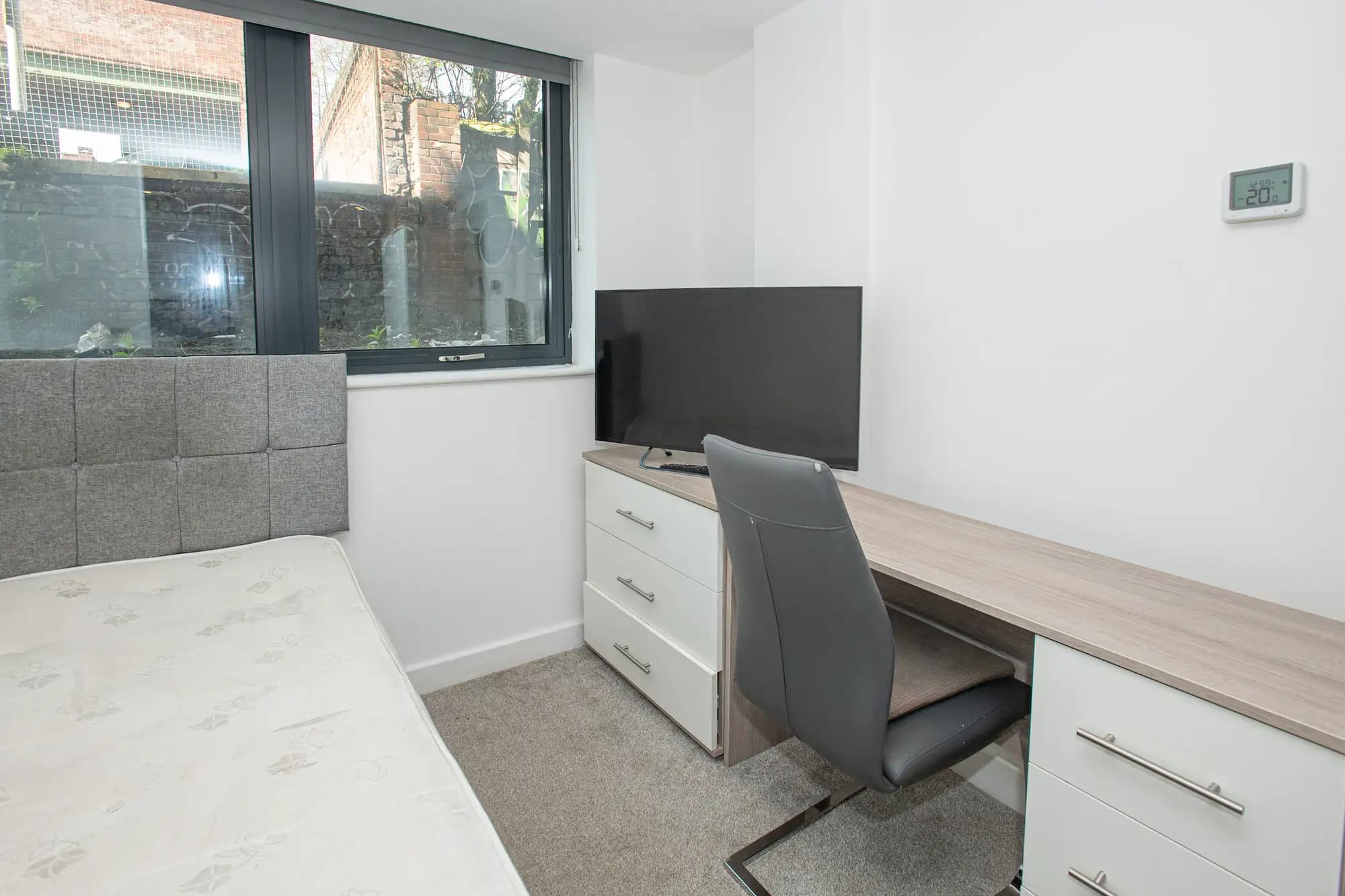 property photo 9 of 15