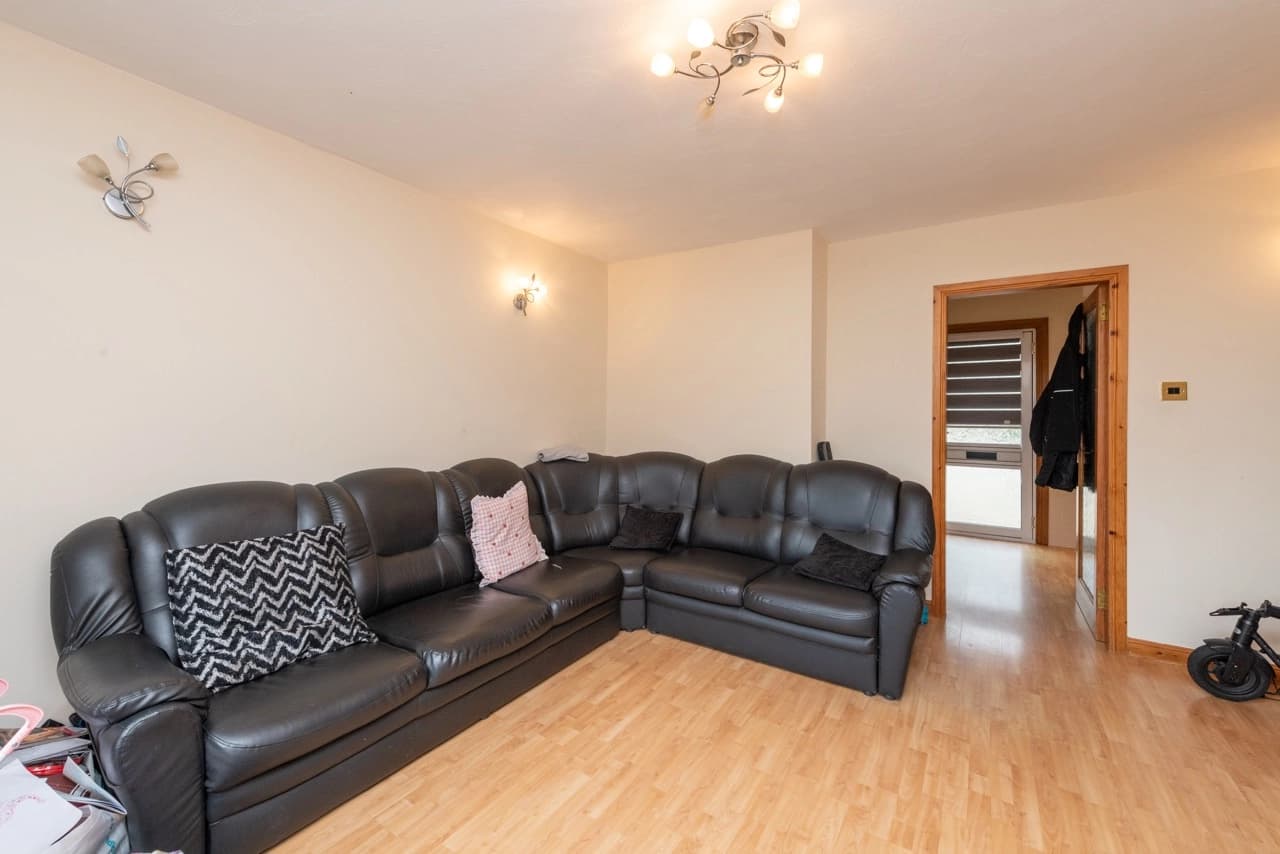 property photo 4 of 23