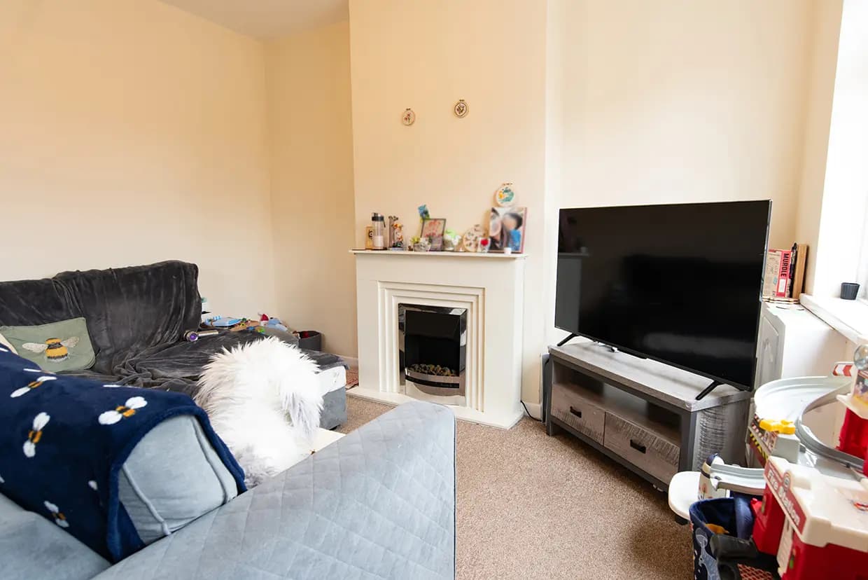 property photo 4 of 25