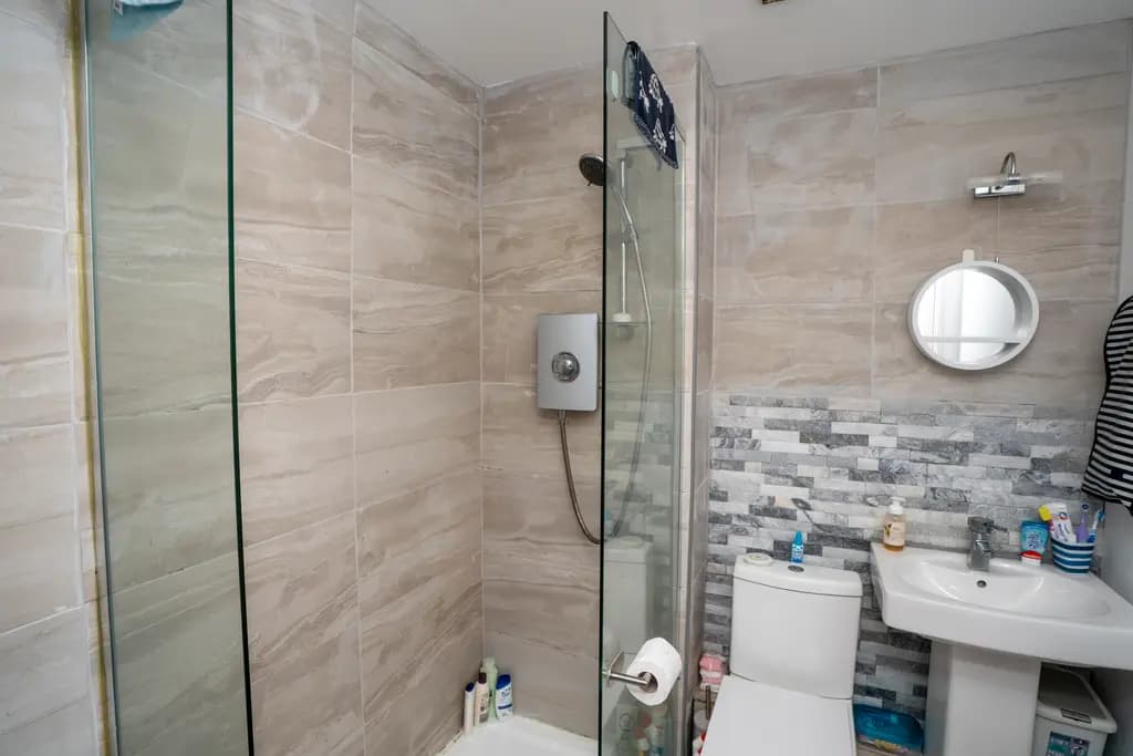 property photo 7 of 15
