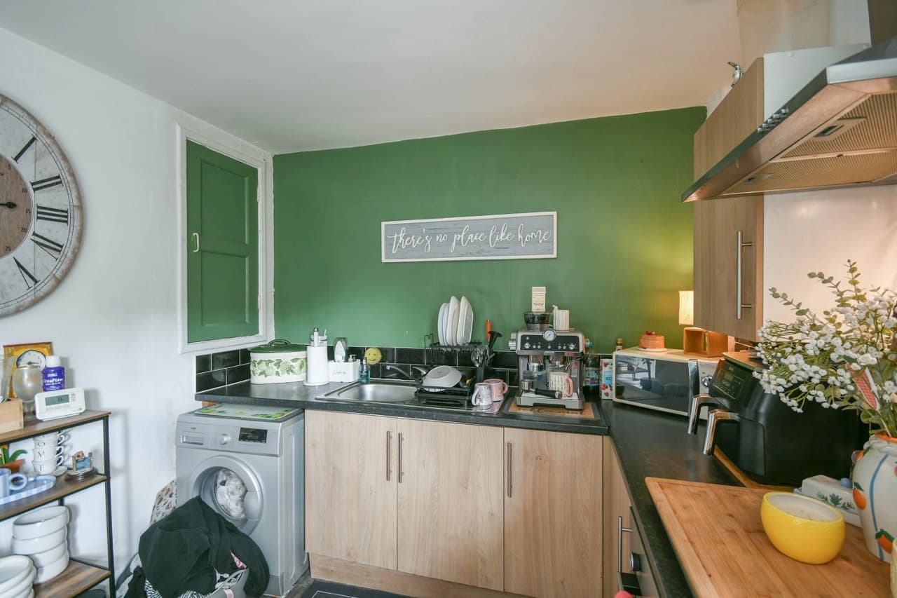 property photo 6 of 22